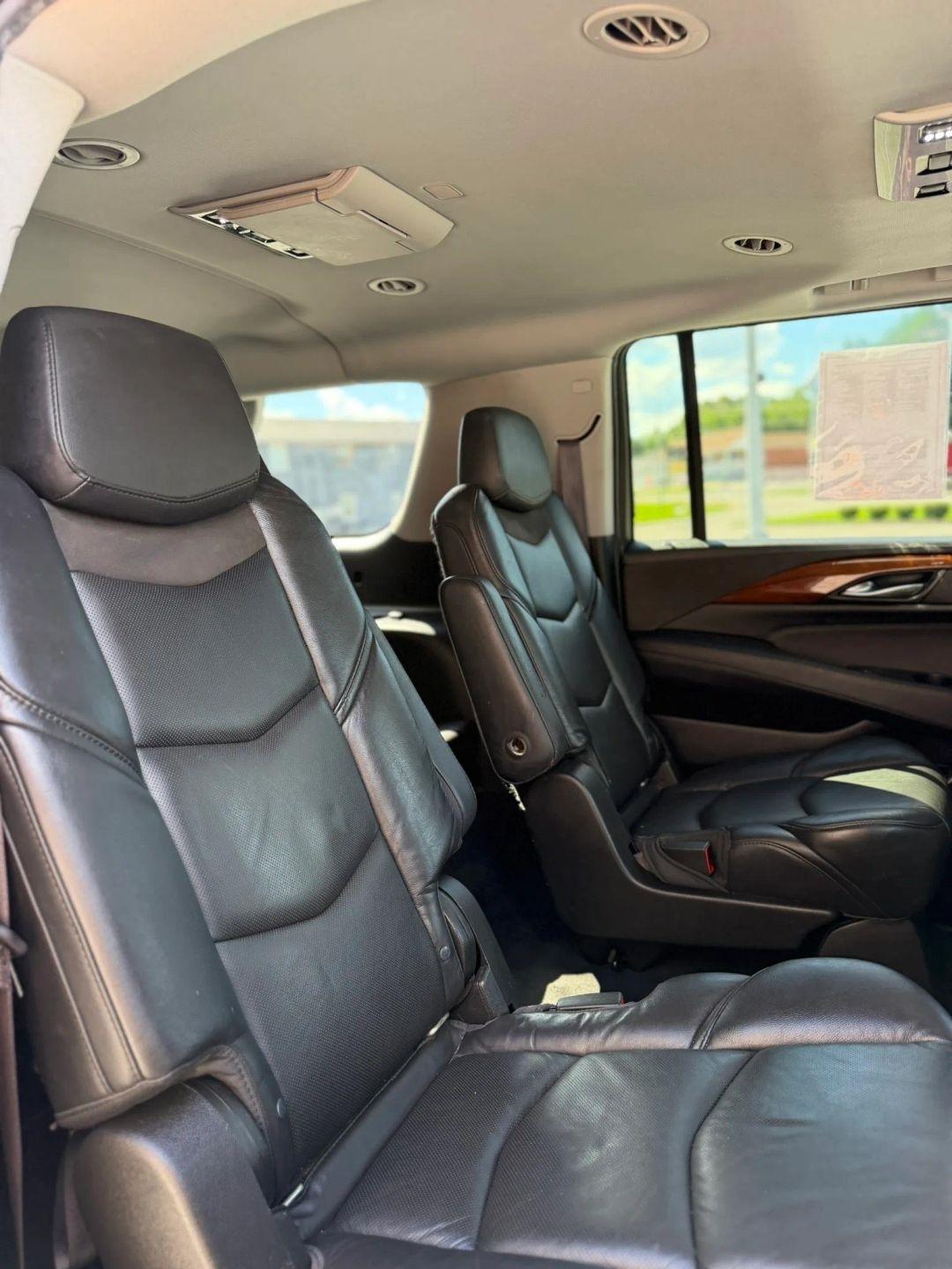 Cadillac Escalade ESV 4WD 4dr Luxury 2017