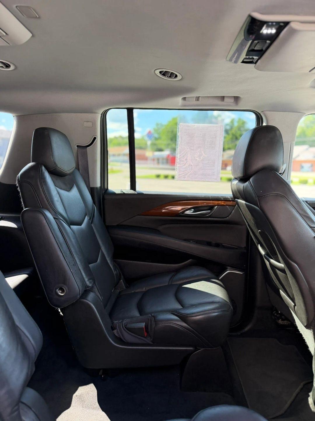 Cadillac Escalade ESV 4WD 4dr Luxury 2017
