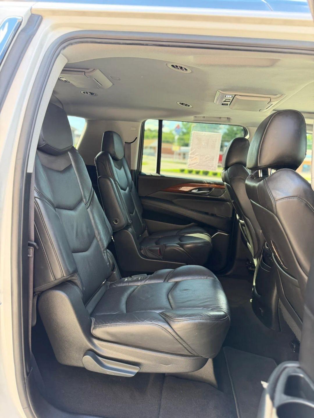 Cadillac Escalade ESV 4WD 4dr Luxury 2017
