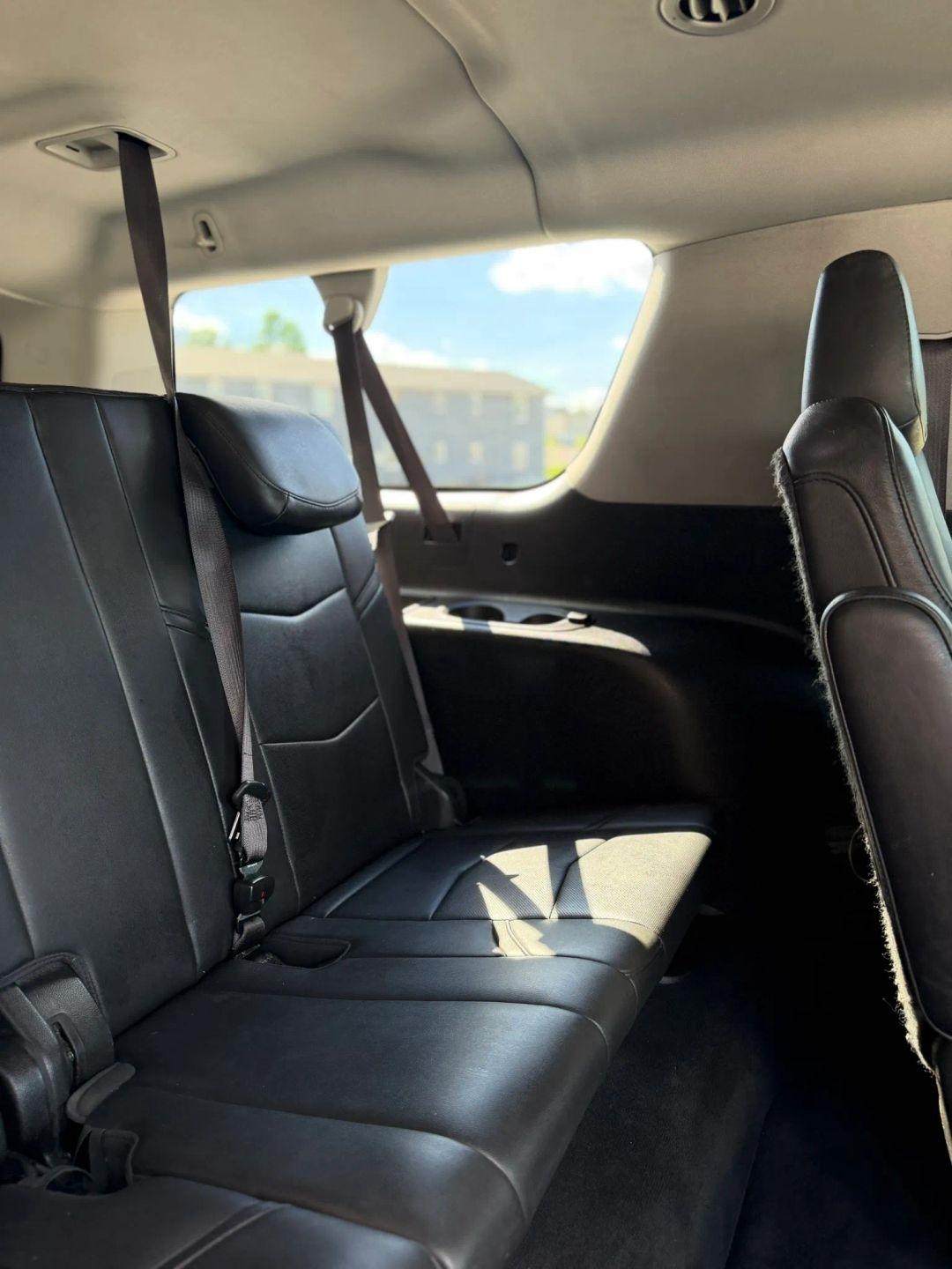 Cadillac Escalade ESV 4WD 4dr Luxury 2017