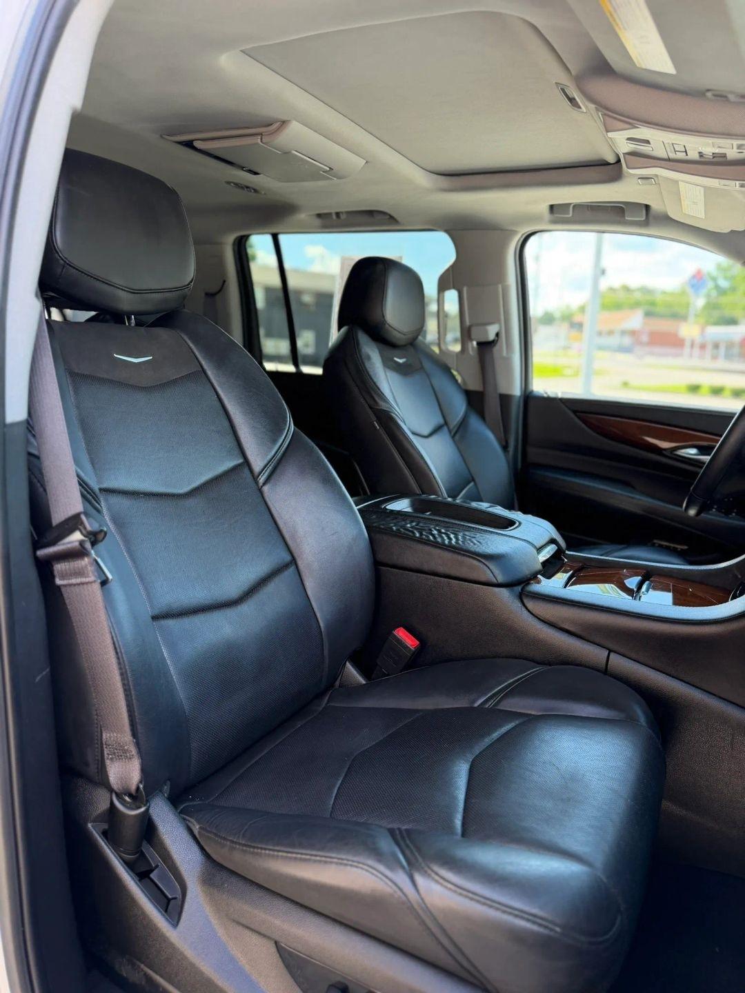 Cadillac Escalade ESV 4WD 4dr Luxury 2017