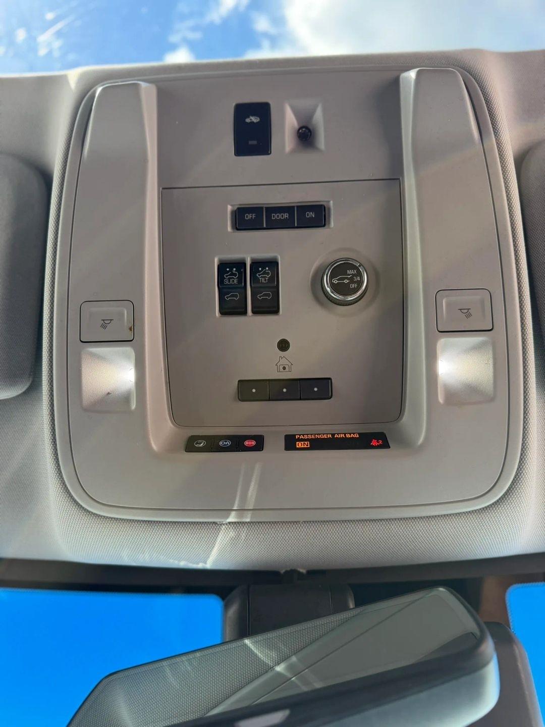Cadillac Escalade ESV 4WD 4dr Luxury 2017
