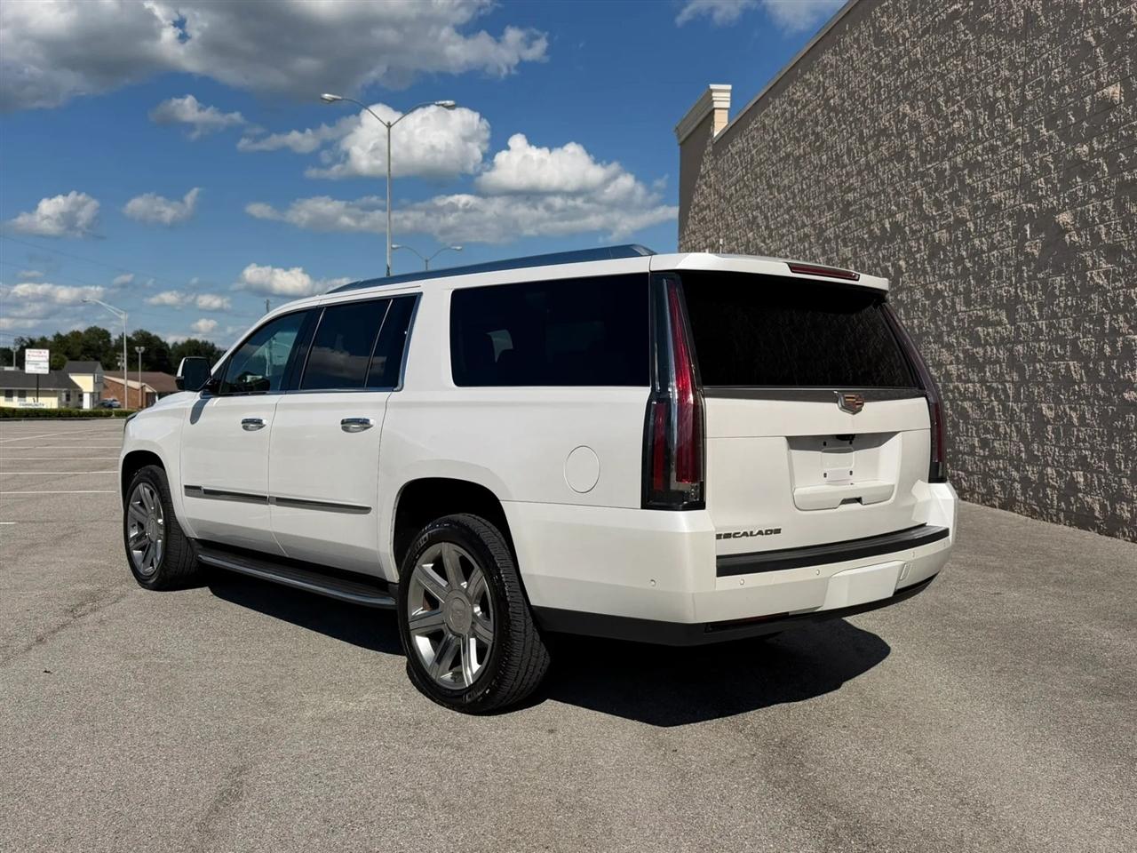 Cadillac Escalade ESV 4WD 4dr Luxury 2017