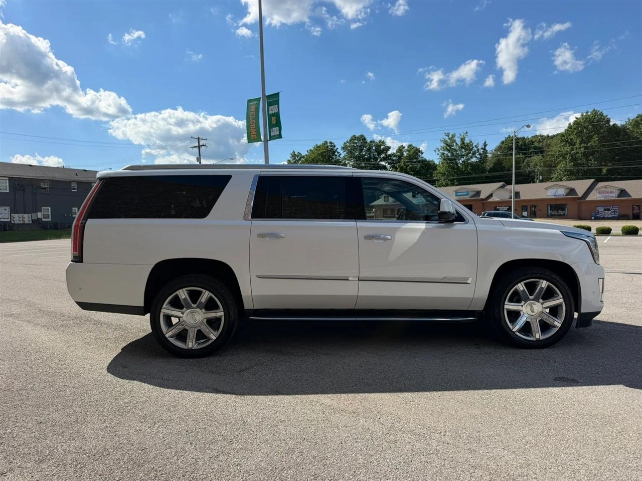 Cadillac Escalade ESV 4WD 4dr Luxury 2017