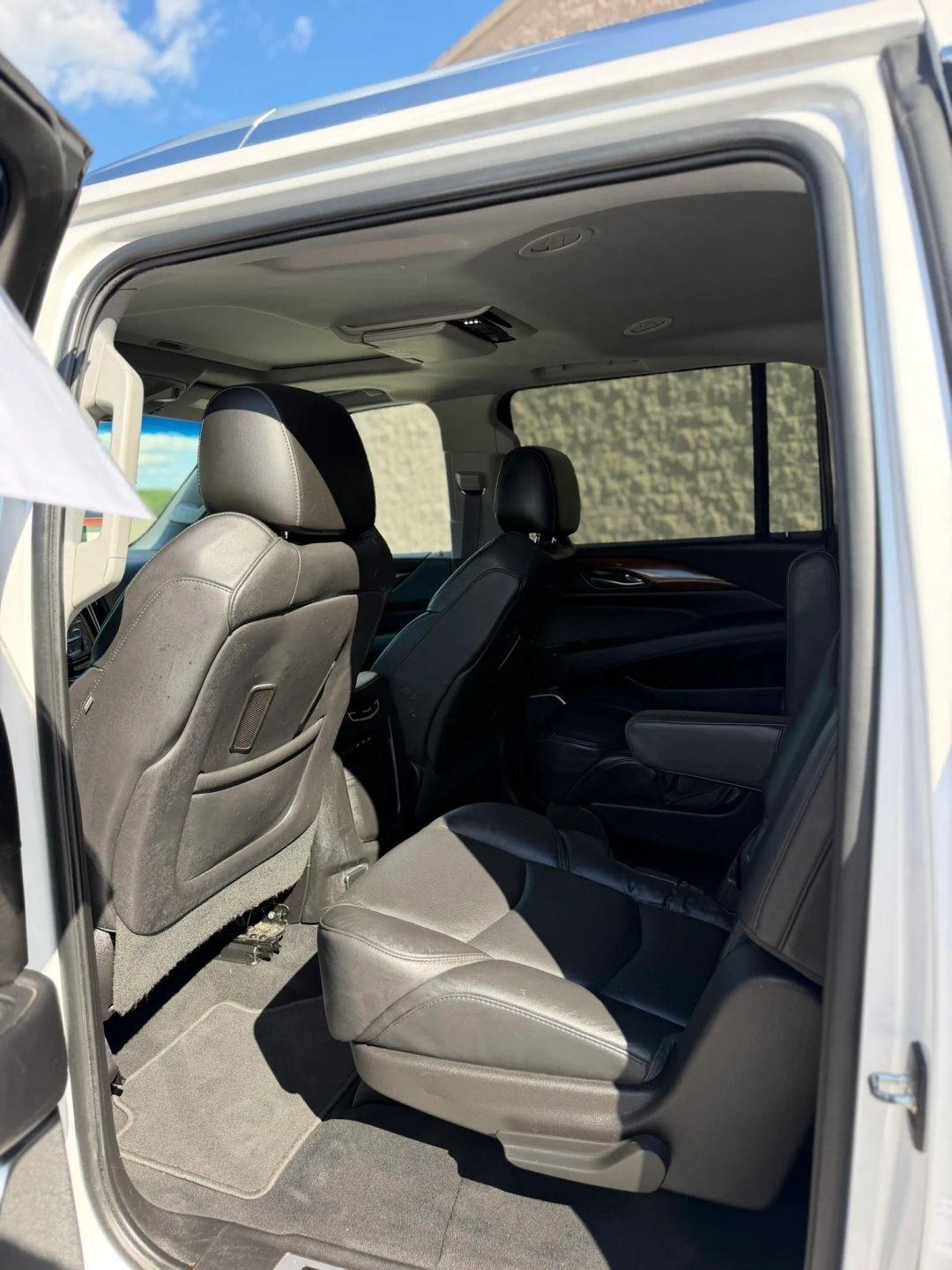 Cadillac Escalade ESV 4WD 4dr Luxury 2017