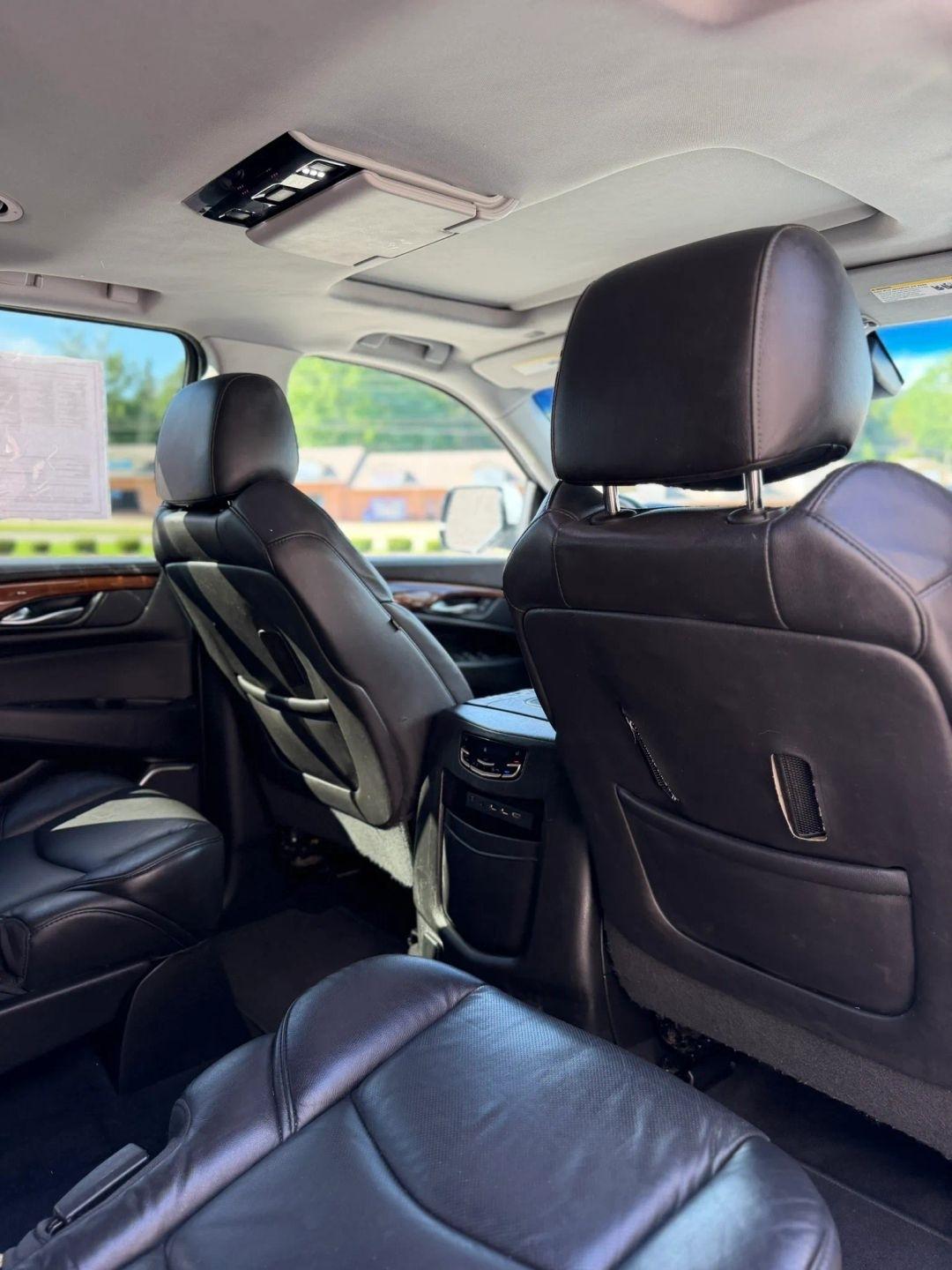 Cadillac Escalade ESV 4WD 4dr Luxury 2017