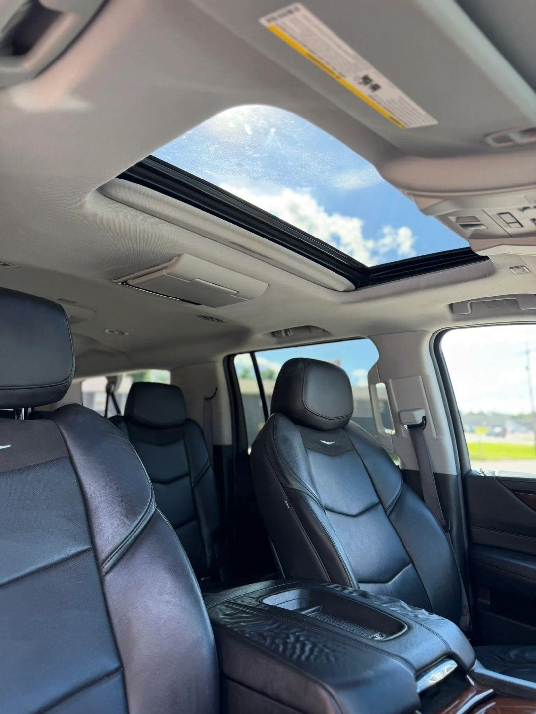 Cadillac Escalade ESV 4WD 4dr Luxury 2017