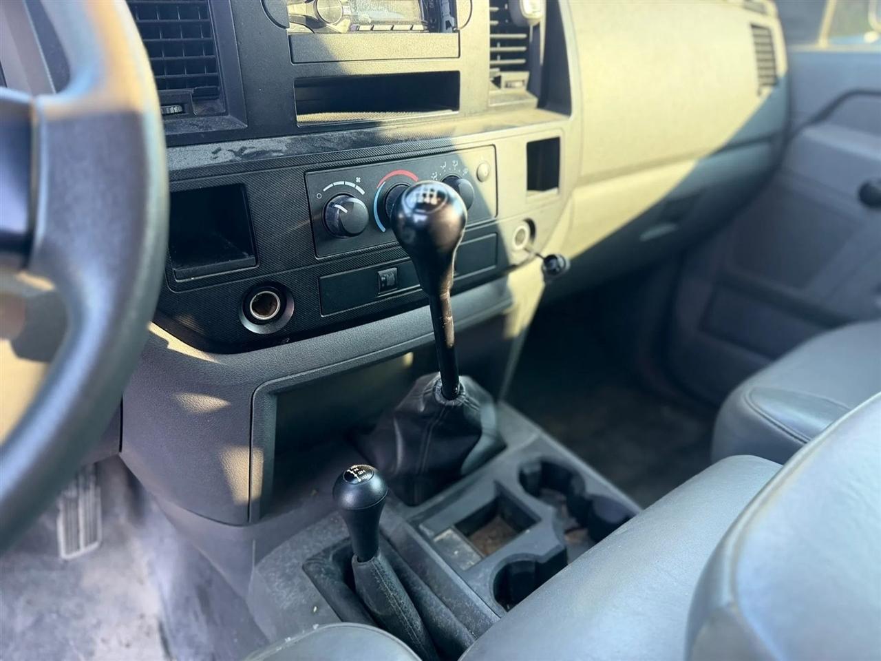 Dodge Ram 2500 4WD Quad Cab 140.5" ST 2008