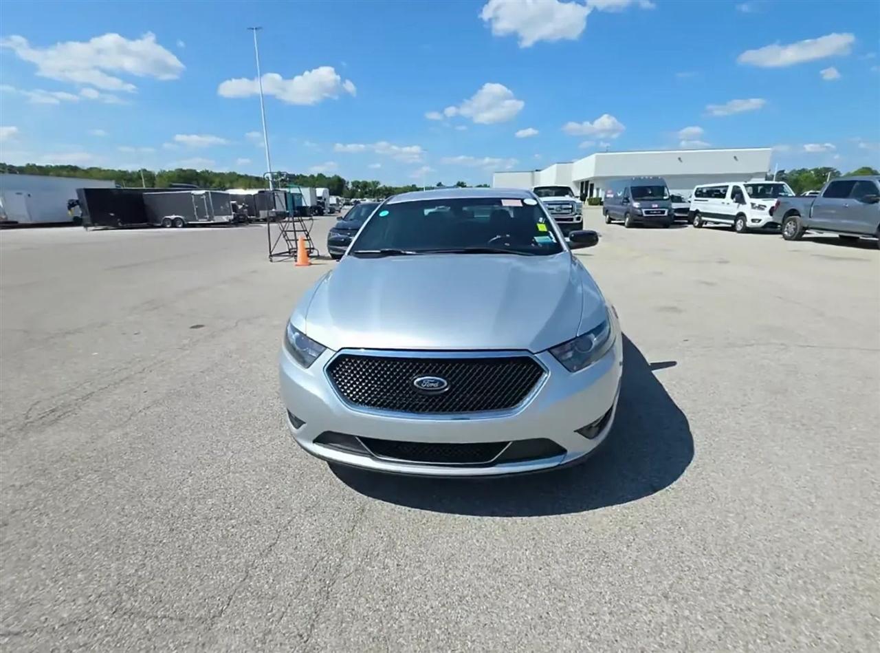 Ford Taurus 4dr Sdn SHO AWD 2016