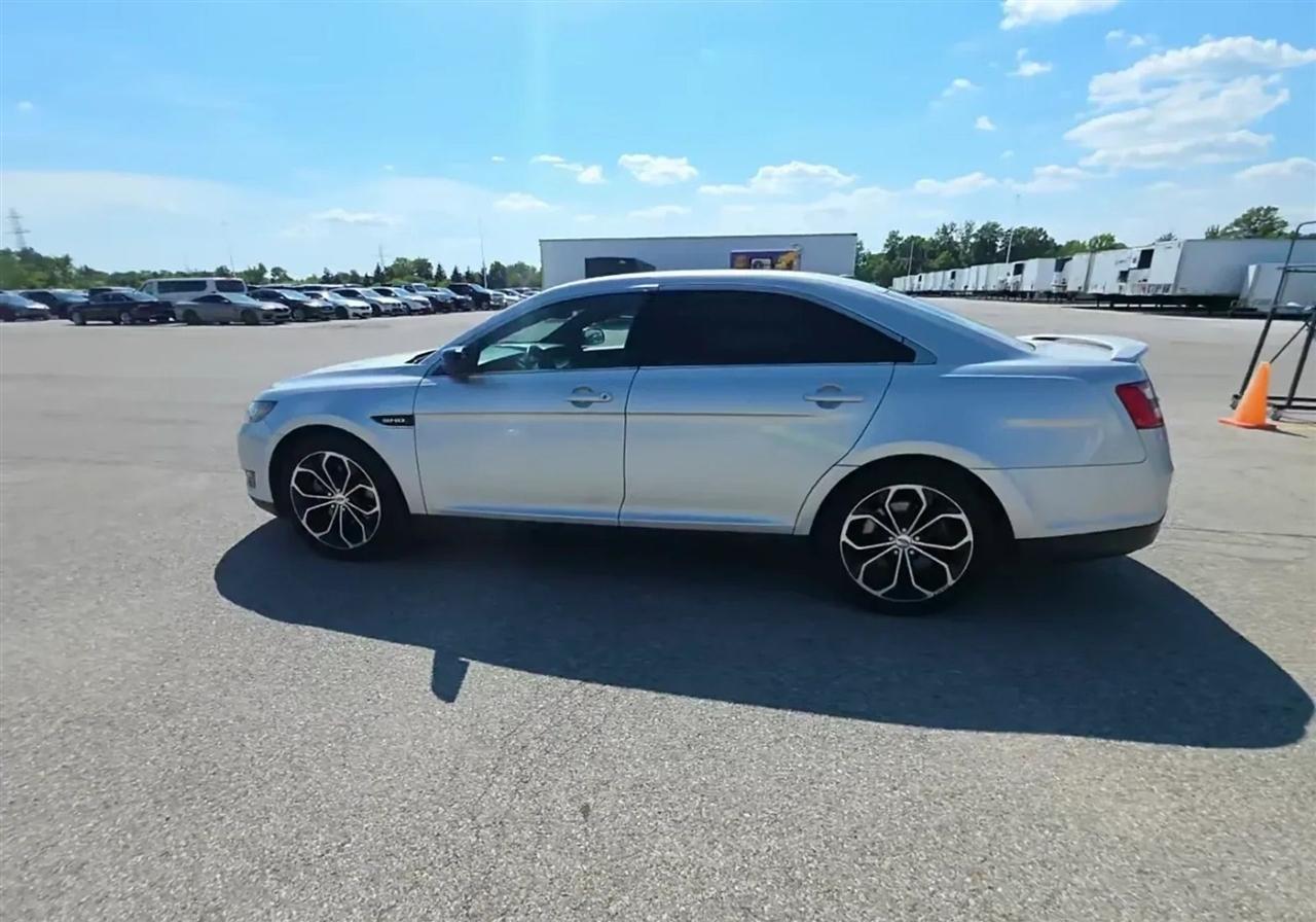 Ford Taurus 4dr Sdn SHO AWD 2016