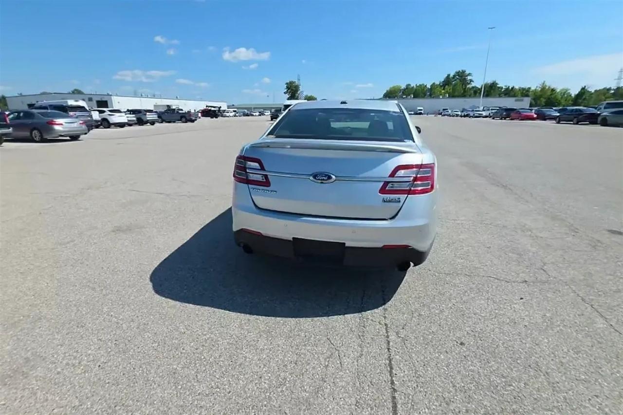 Ford Taurus 4dr Sdn SHO AWD 2016