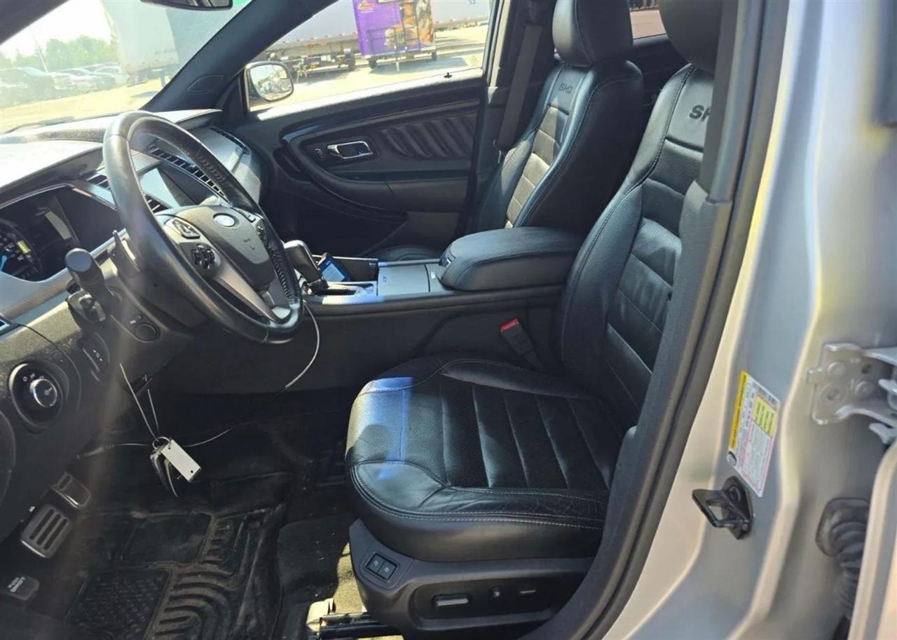 Ford Taurus 4dr Sdn SHO AWD 2016