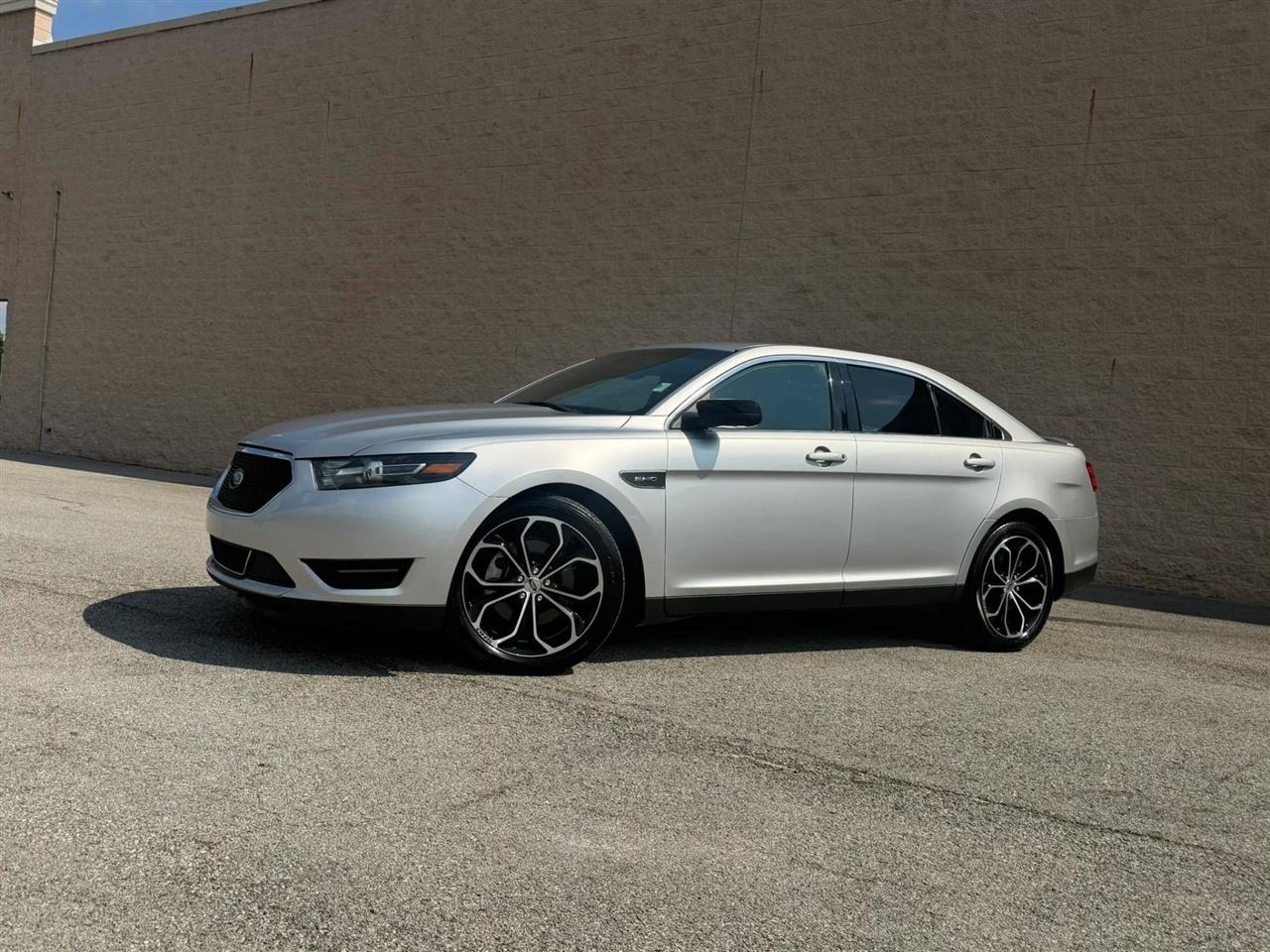 Ford Taurus 4dr Sdn SHO AWD 2016