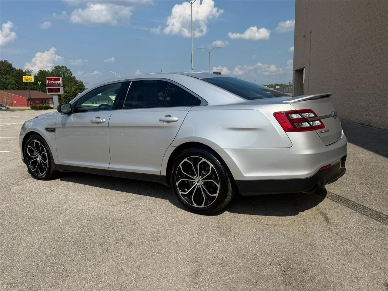 Ford Taurus 4dr Sdn SHO AWD 2016