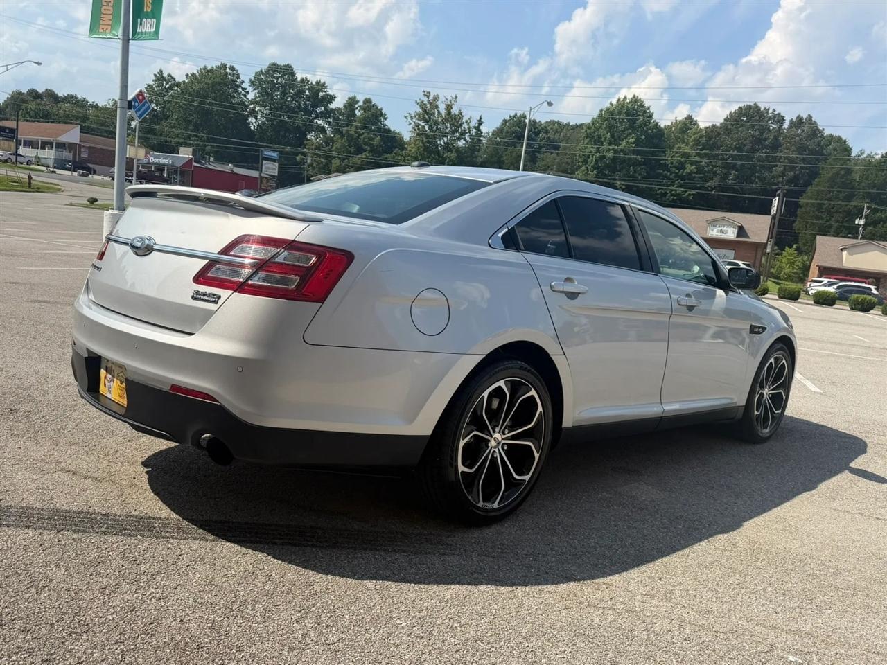 Ford Taurus 4dr Sdn SHO AWD 2016
