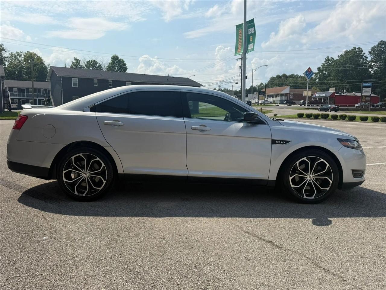 Ford Taurus 4dr Sdn SHO AWD 2016