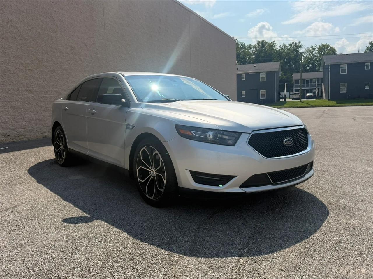 Ford Taurus 4dr Sdn SHO AWD 2016