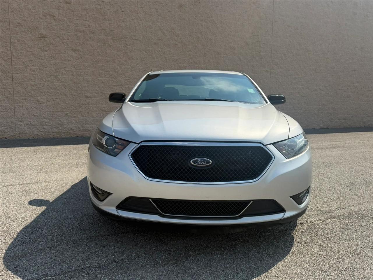 Ford Taurus 4dr Sdn SHO AWD 2016