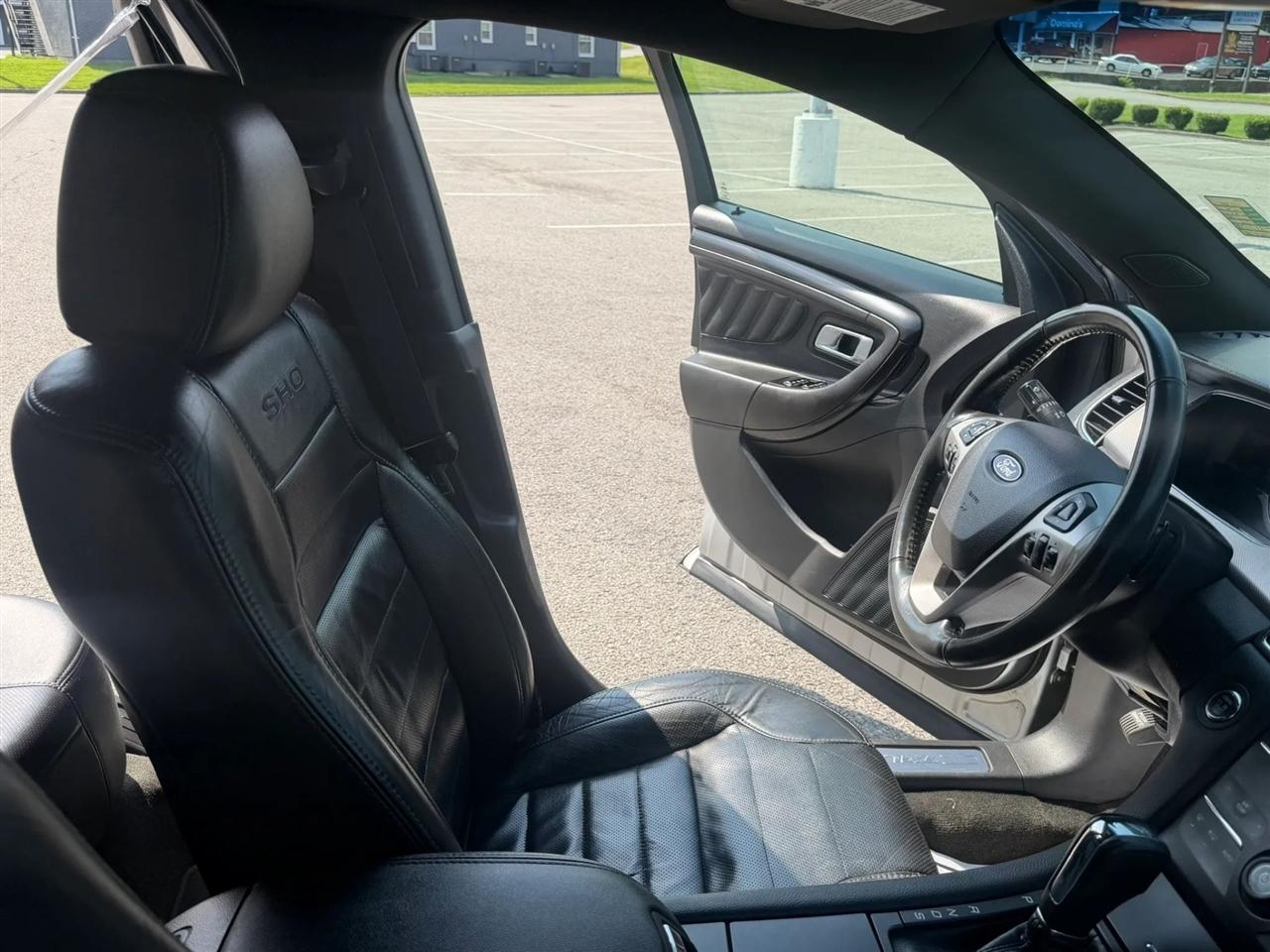 Ford Taurus 4dr Sdn SHO AWD 2016