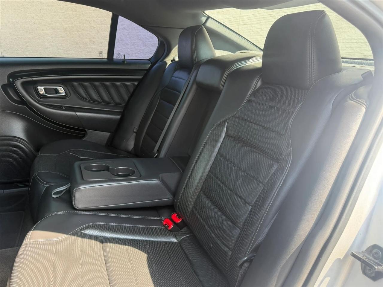 Ford Taurus 4dr Sdn SHO AWD 2016