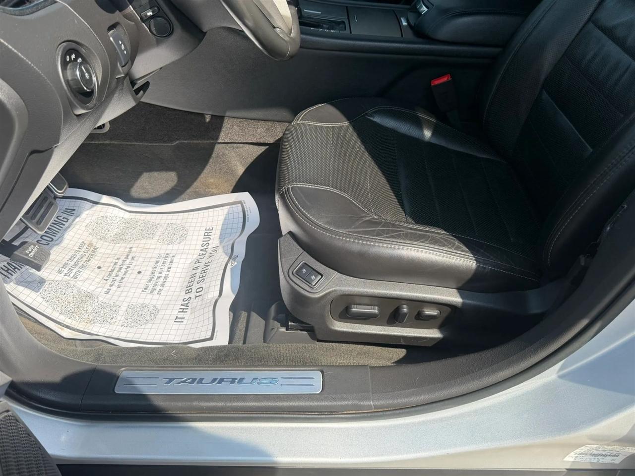 Ford Taurus 4dr Sdn SHO AWD 2016