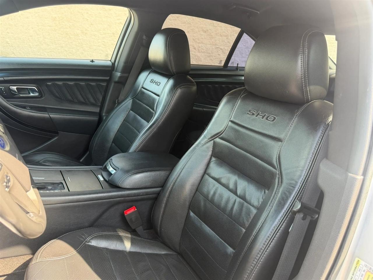 Ford Taurus 4dr Sdn SHO AWD 2016