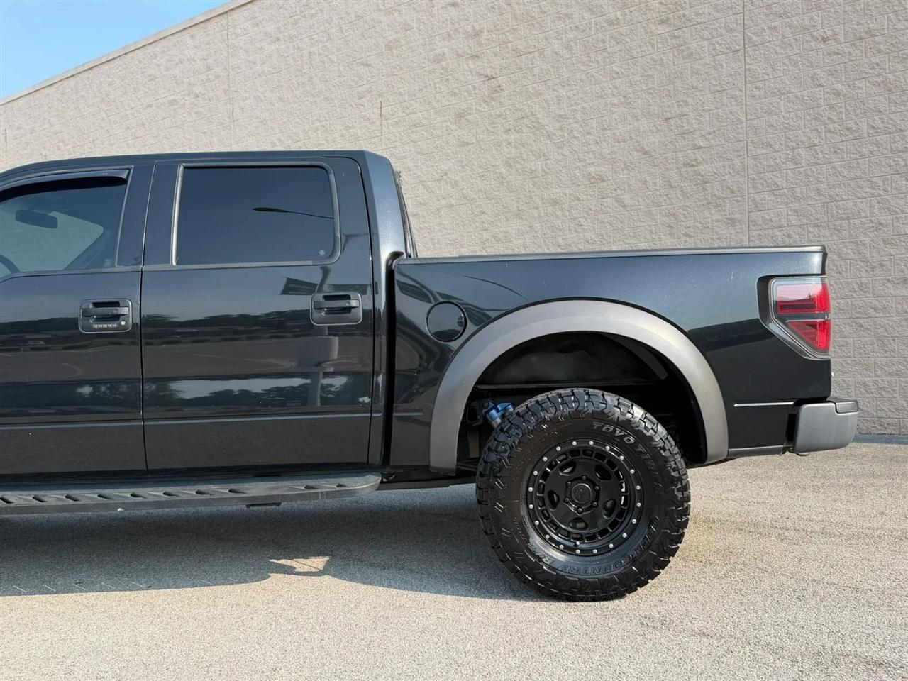 Ford F-150 4WD SuperCrew 145" SVT Raptor 2013