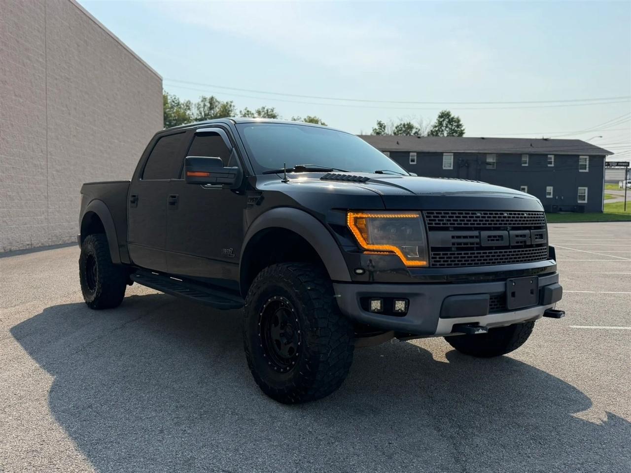 Ford F-150 4WD SuperCrew 145" SVT Raptor 2013