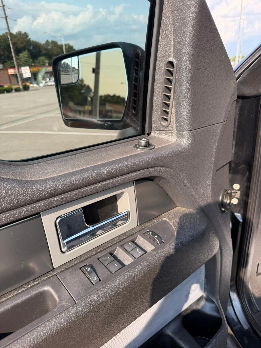 Ford F-150 4WD SuperCrew 145" SVT Raptor 2013
