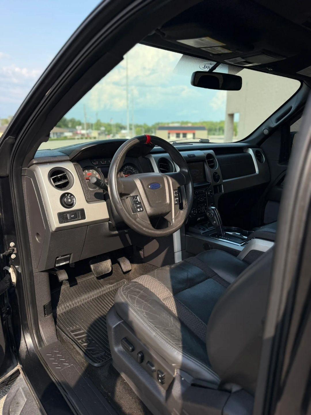 Ford F-150 4WD SuperCrew 145" SVT Raptor 2013