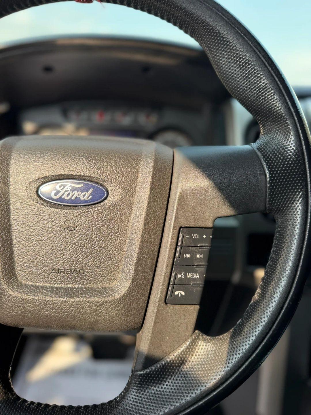 Ford F-150 4WD SuperCrew 145" SVT Raptor 2013