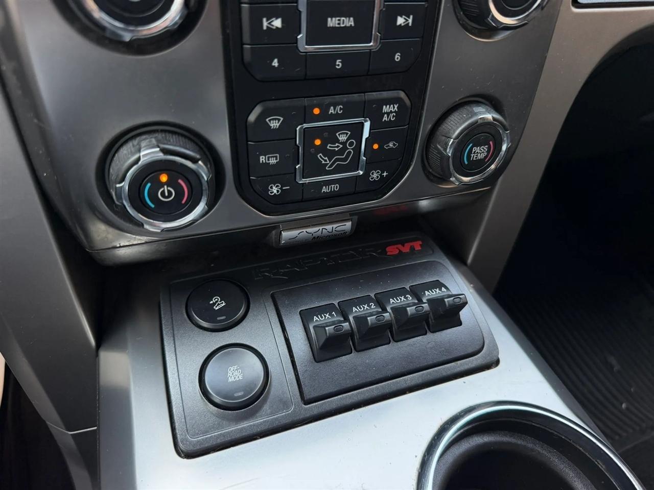 Ford F-150 4WD SuperCrew 145" SVT Raptor 2013