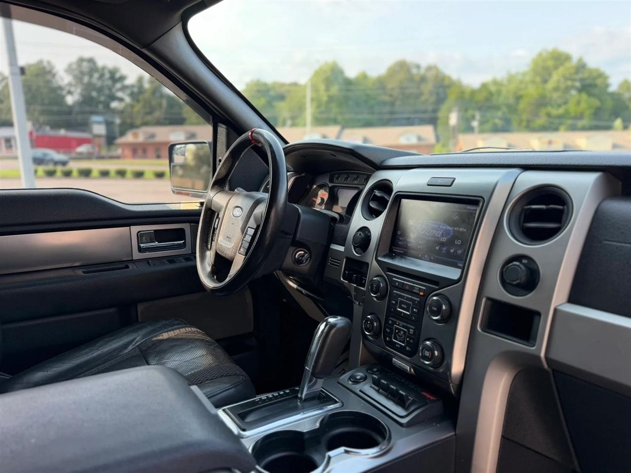 Ford F-150 4WD SuperCrew 145" SVT Raptor 2013