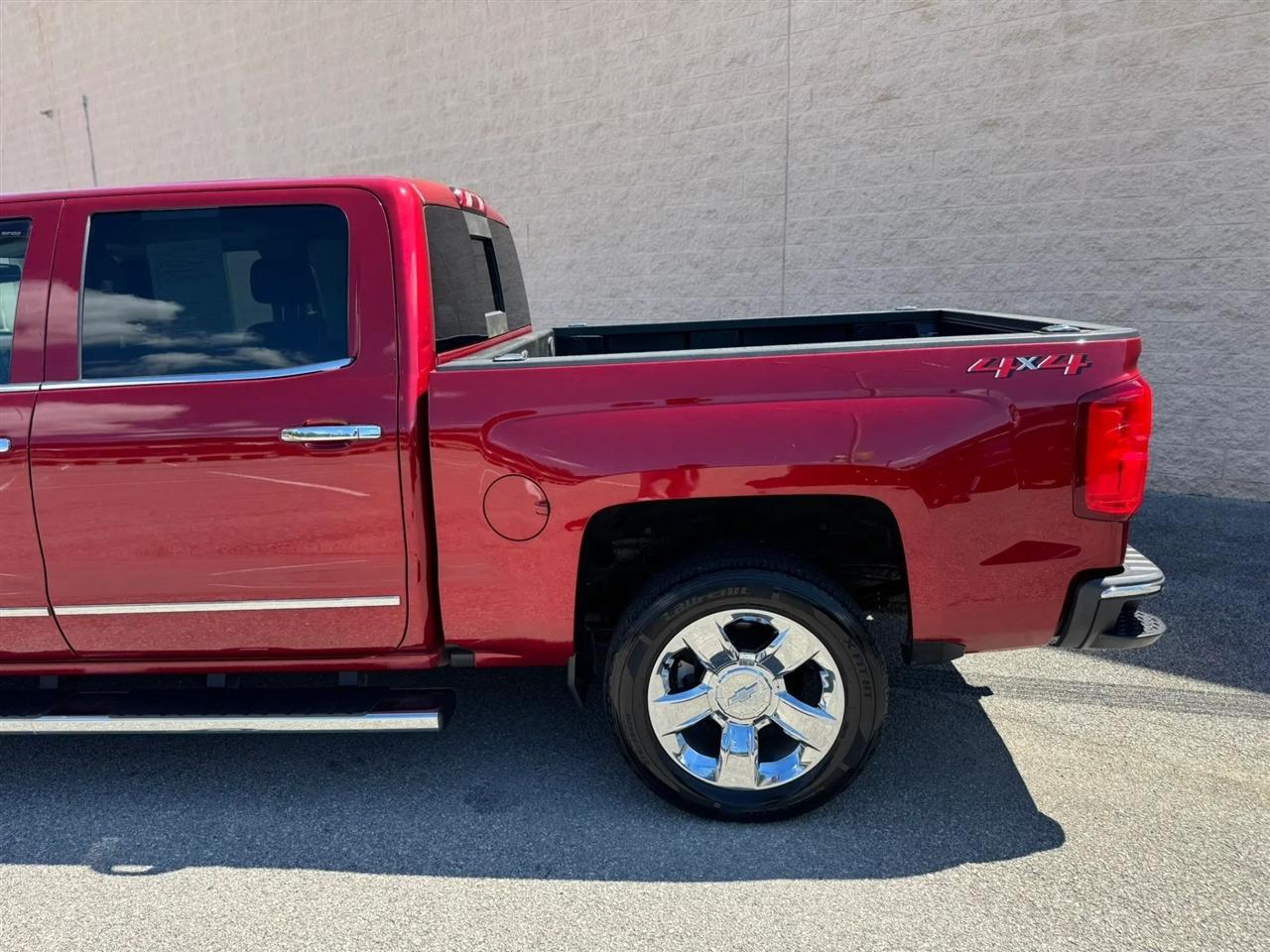 Chevrolet Silverado 1500 4WD Crew Cab 143.5" LTZ w/1LZ 2018