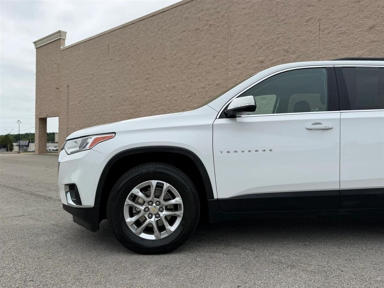 Chevrolet Traverse FWD 4dr LT Cloth w/1LT 2020