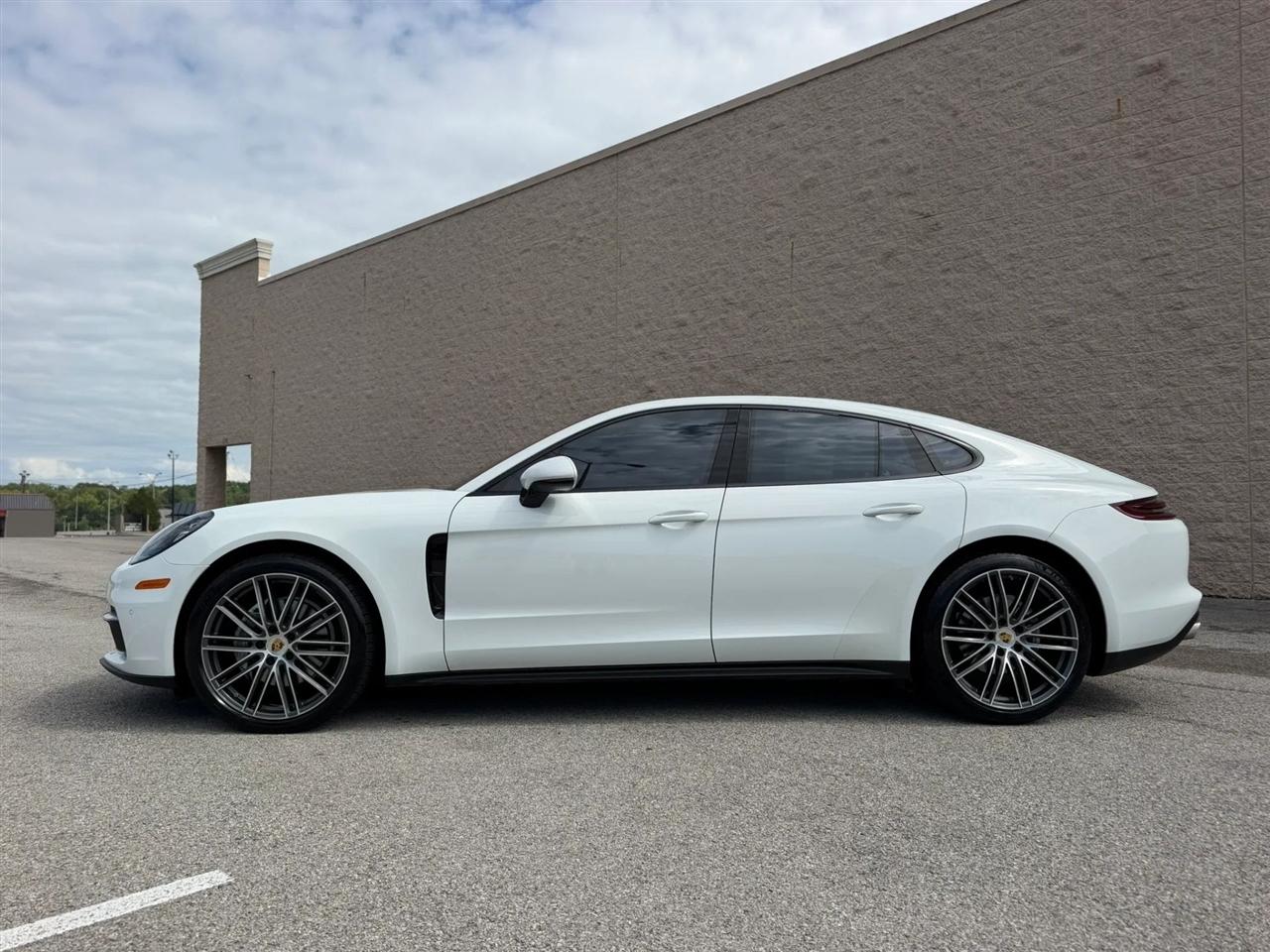 Porsche Panamera RWD 2017