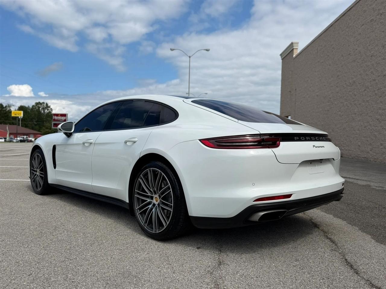 Porsche Panamera RWD 2017