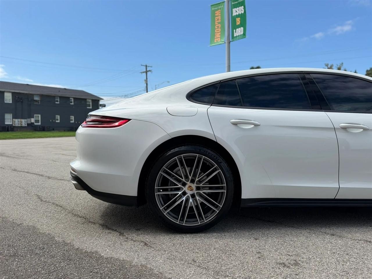 Porsche Panamera RWD 2017