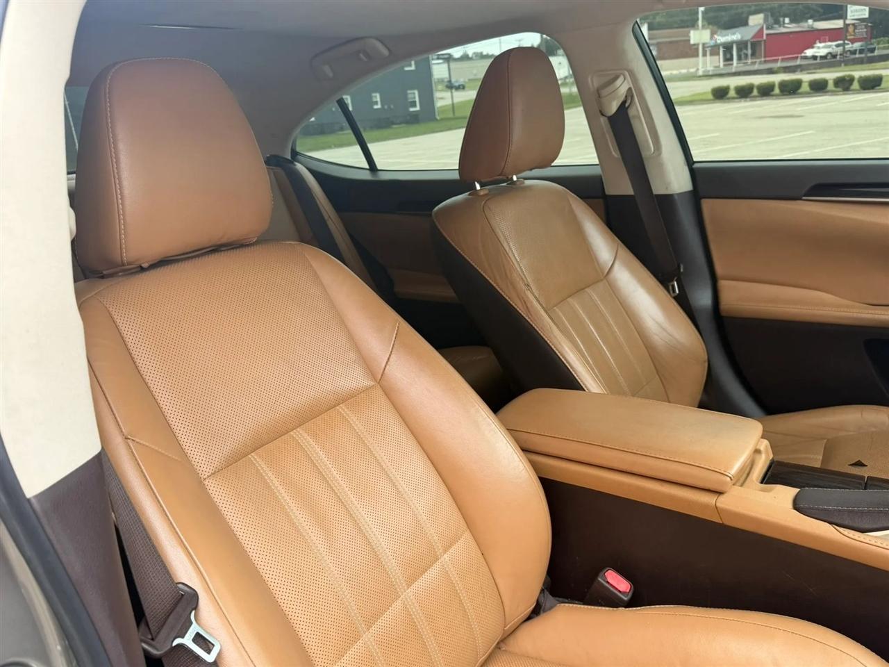 Lexus ES 350 4dr Sdn 2016