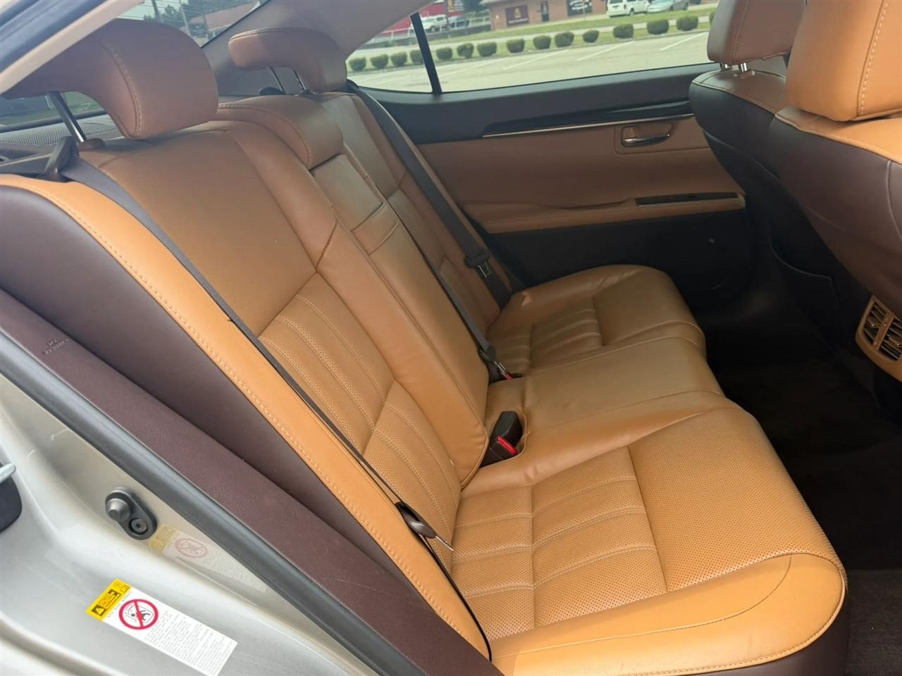 Lexus ES 350 4dr Sdn 2016