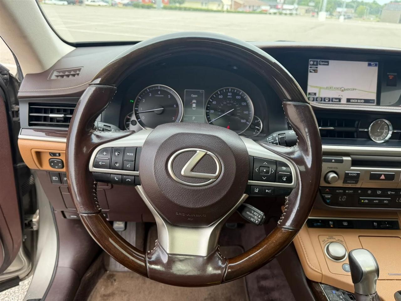 Lexus ES 350 4dr Sdn 2016