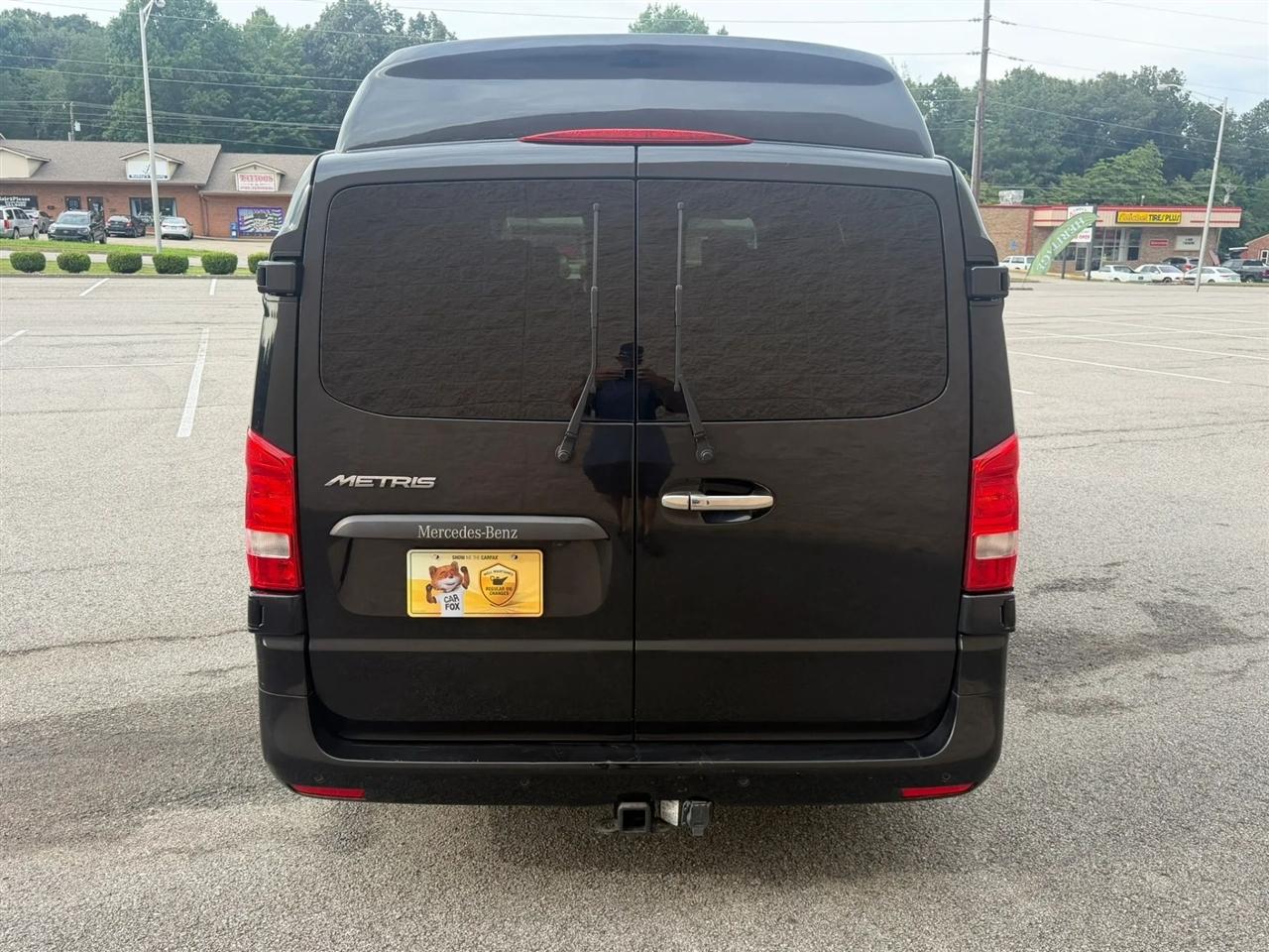Mercedes-Benz Metris Passenger Van Standard Roof 126" Wheelbase 2017