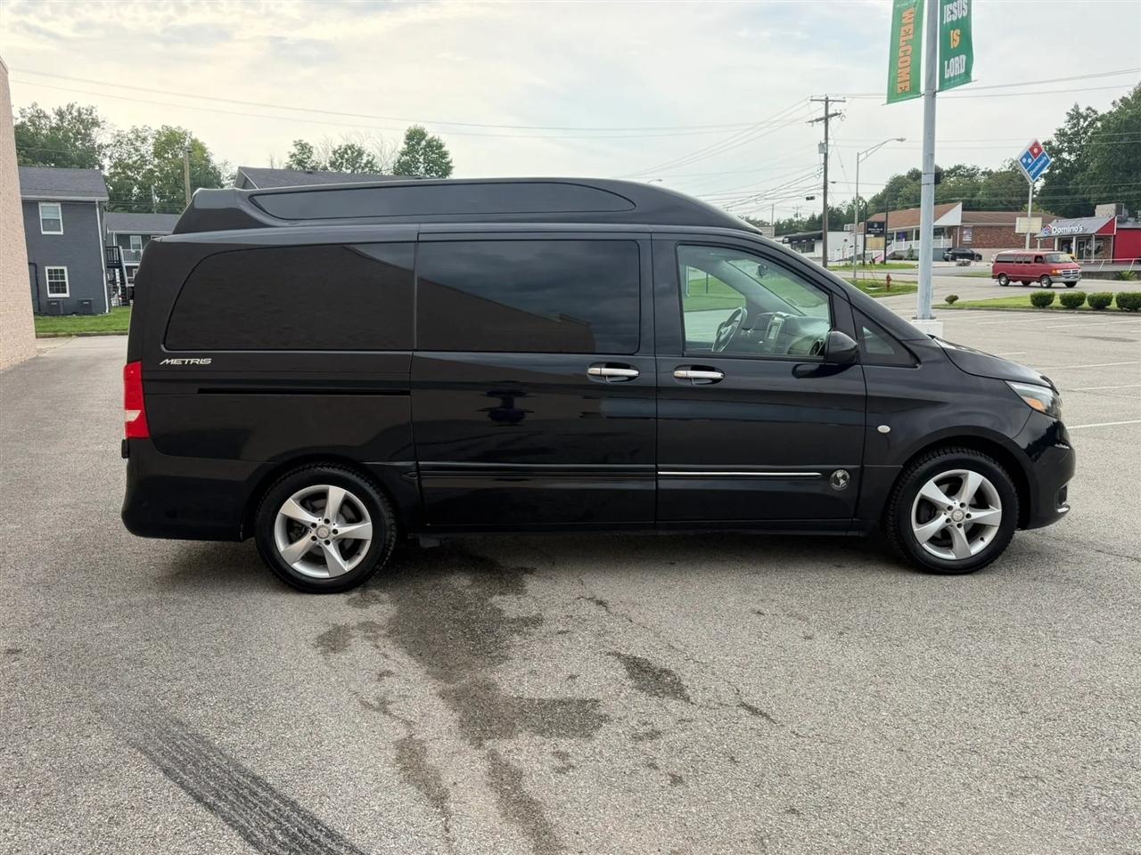 Mercedes-Benz Metris Passenger Van Standard Roof 126" Wheelbase 2017