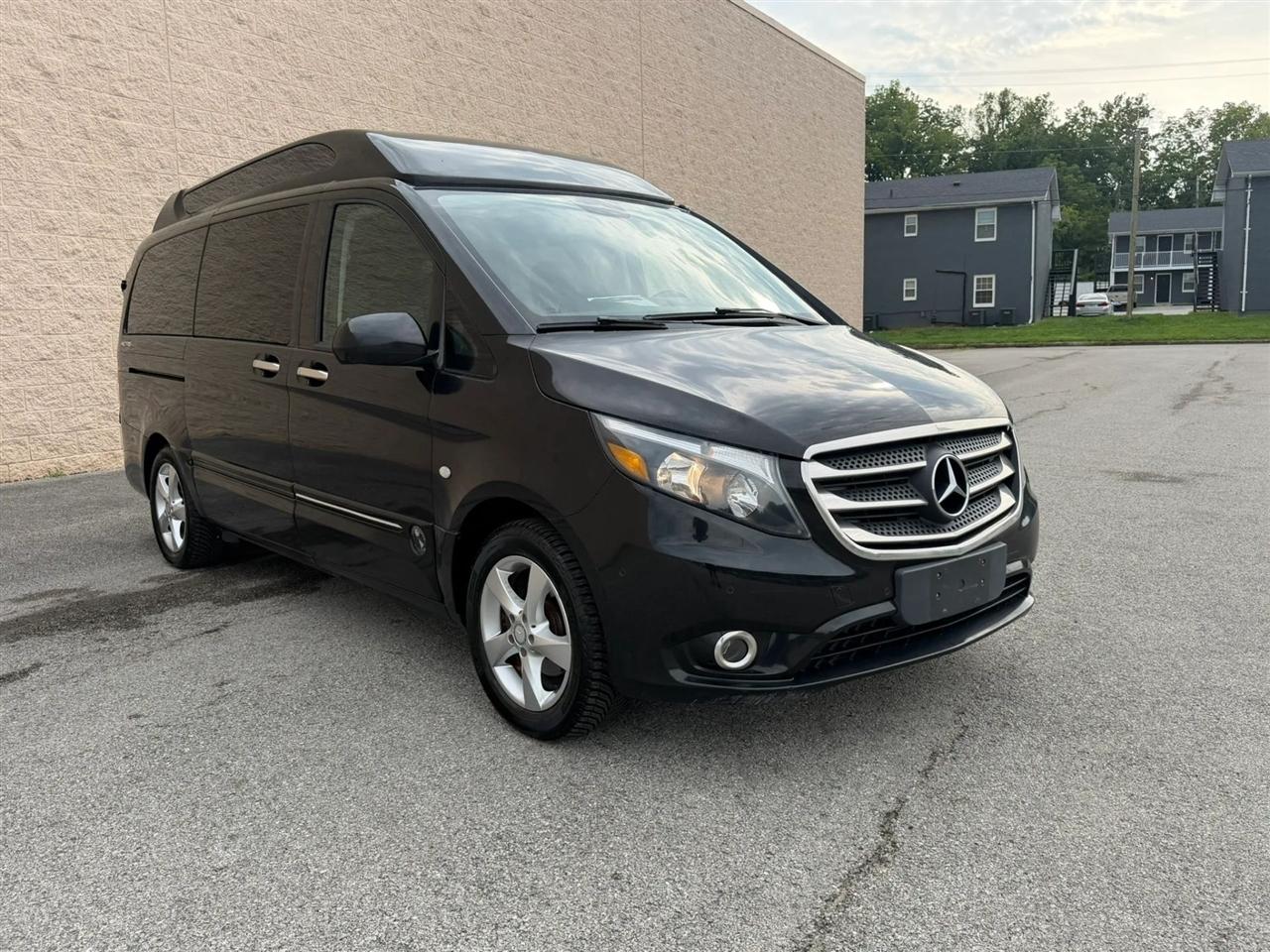 Mercedes-Benz Metris Passenger Van Standard Roof 126" Wheelbase 2017