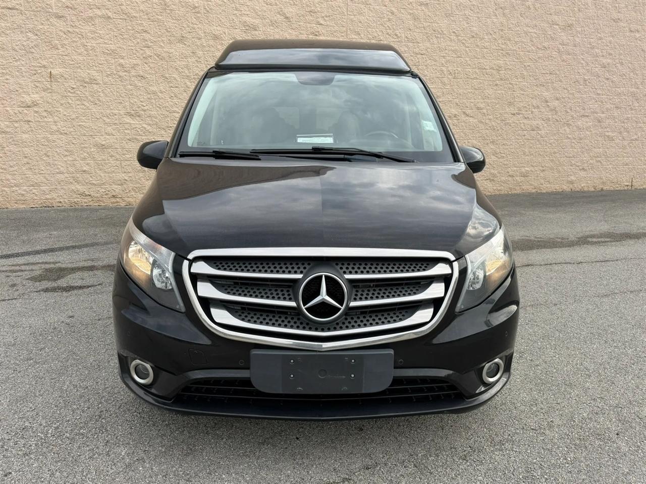 Mercedes-Benz Metris Passenger Van Standard Roof 126" Wheelbase 2017