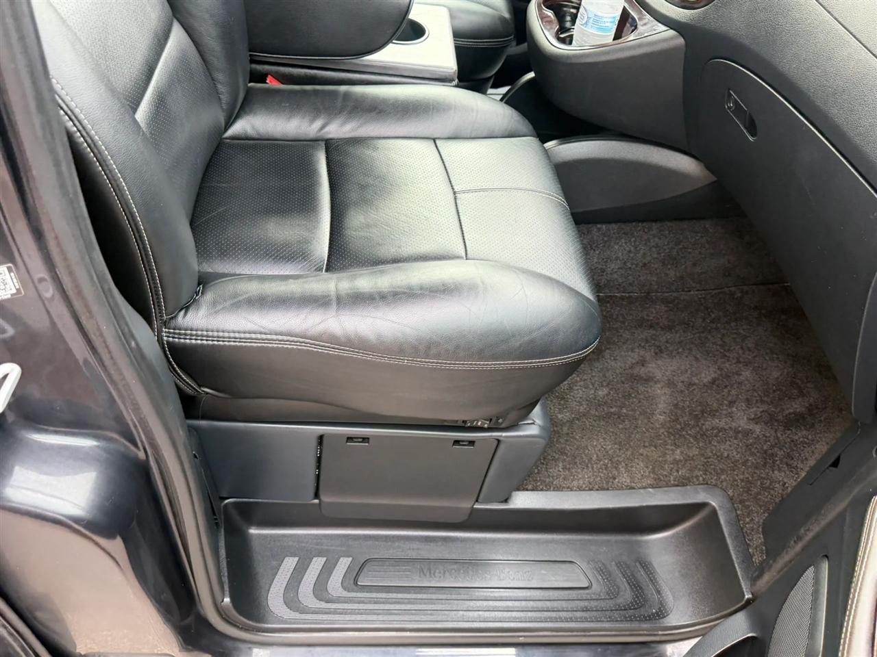 Mercedes-Benz Metris Passenger Van Standard Roof 126" Wheelbase 2017