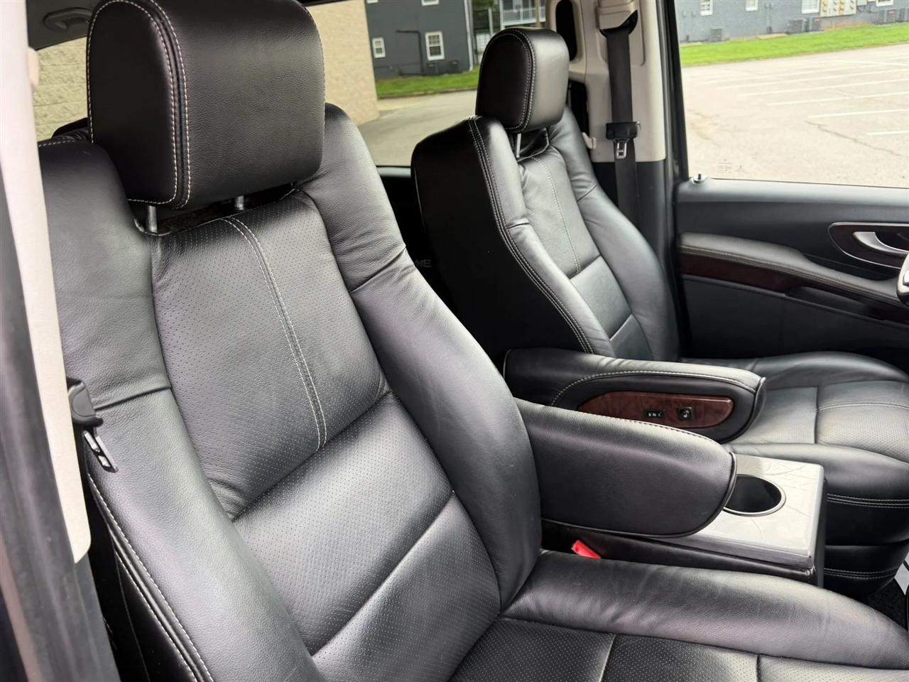 Mercedes-Benz Metris Passenger Van Standard Roof 126" Wheelbase 2017