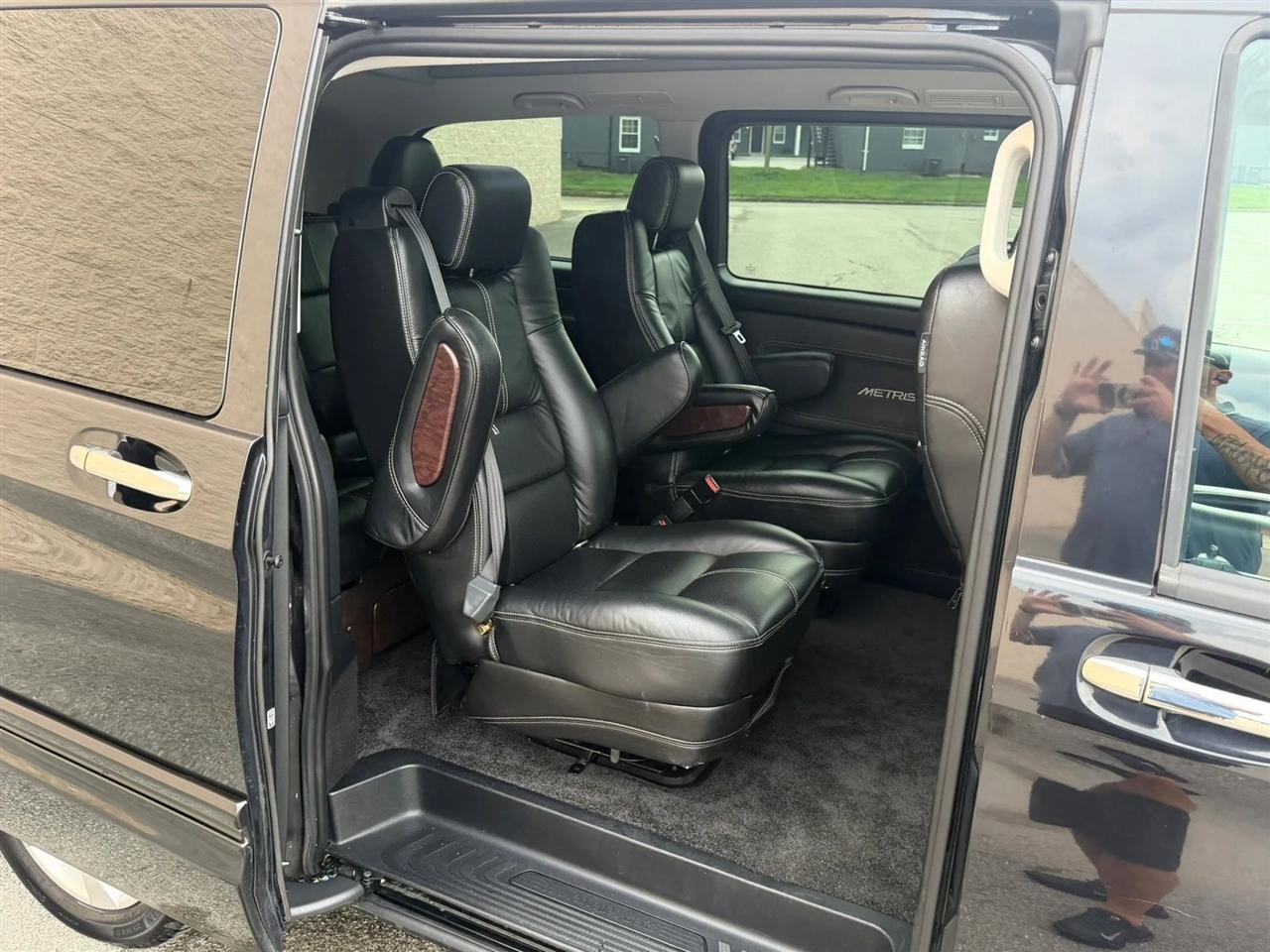 Mercedes-Benz Metris Passenger Van Standard Roof 126" Wheelbase 2017