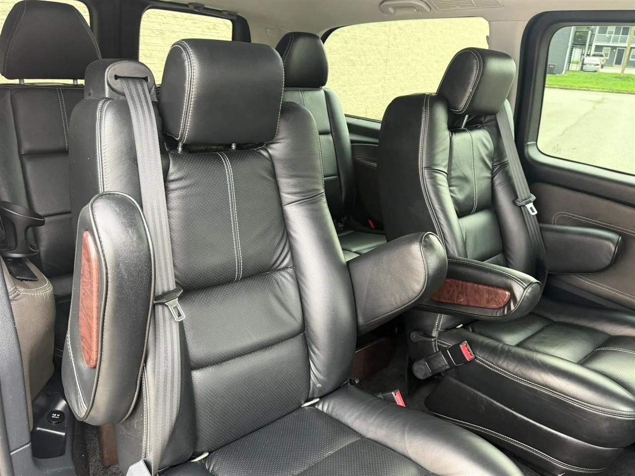 Mercedes-Benz Metris Passenger Van Standard Roof 126" Wheelbase 2017