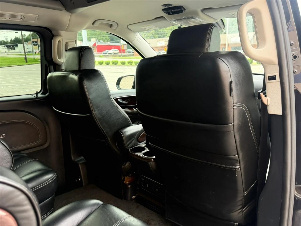Mercedes-Benz Metris Passenger Van Standard Roof 126" Wheelbase 2017